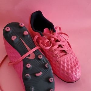 Nike Size 1 Pink Cleat